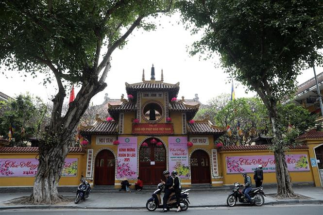 La pagoda de Quan Su, sede de la Sangha Budista de Vietnam, también suspendió sus actividades para prevenir el contagio del COVID-19 (Foto: VNA)