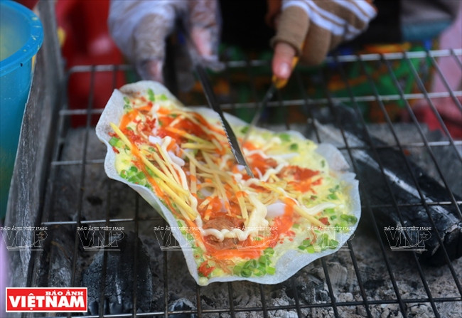 Platos preparados con mariscos frescos en un restaurante en Nam Du. Foto: Thong Hai/VNA