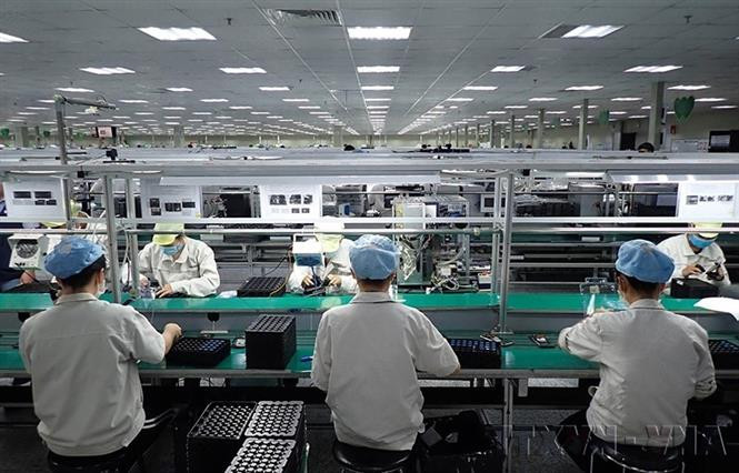 La empresa Doosan Vina en la zona económica Dung Quat, en la provincia centrovietnamita de Quang Ngai, exportó a Tailandia un lote de equipo de calentamiento de combustible crudo. Foto: VNA