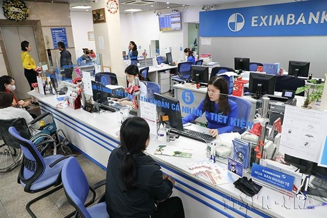 El Banco de Importación-Exportación de Vietnam (Eximbank) ha implementado muchas políticas especiales de apoyo a los clientes en el contexto de evolución complicada de la pandemia de COVID-19. Foto de VNA