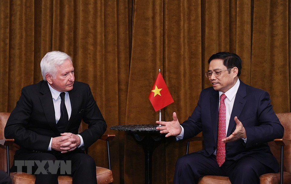 El primer ministro vietnamita, Pham Minh Chinh, recibió al presidente global del grupo Pacific Land, Patrick McKillen (Fuente: VNA)