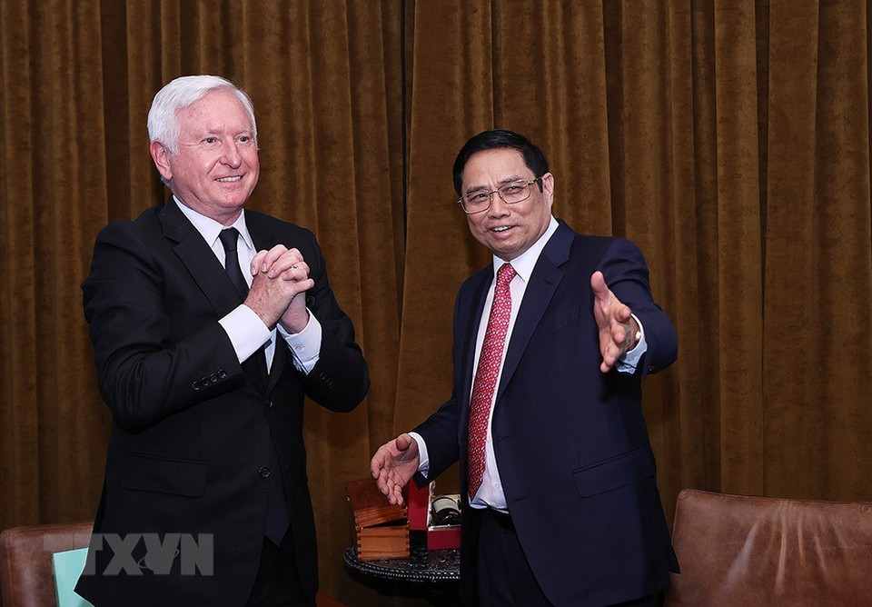 El primer ministro vietnamita, Pham Minh Chinh, recibió al presidente global del grupo Pacific Land, Patrick McKillen (Fuente: VNA)