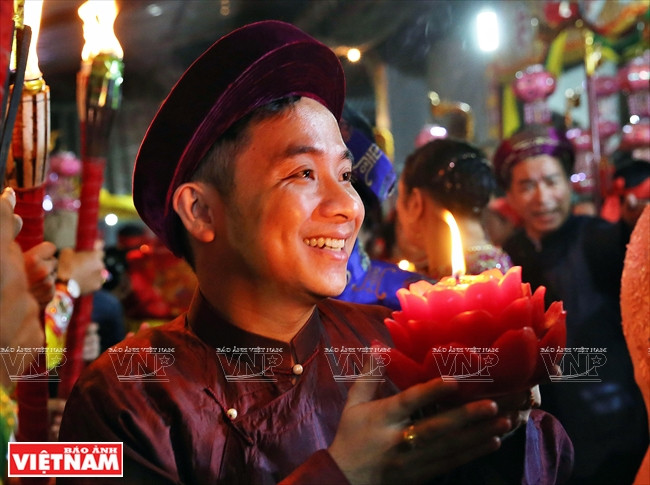 En la procesión de las antorchas (Fuente: VNA)