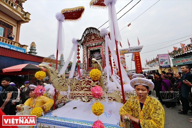 La procesión de Mau De Tam (la tercera madre que se encarga de los ríos y sectores relacionados con el agua) (Fuente: VNA)