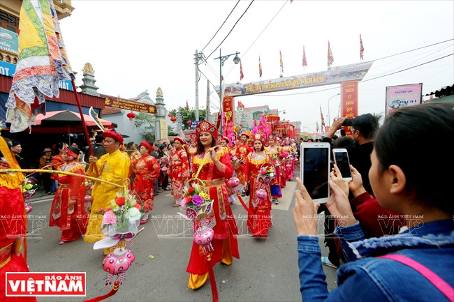 La procesión atrae a un gran número de lugareños y turistas (Fuente: VNA)