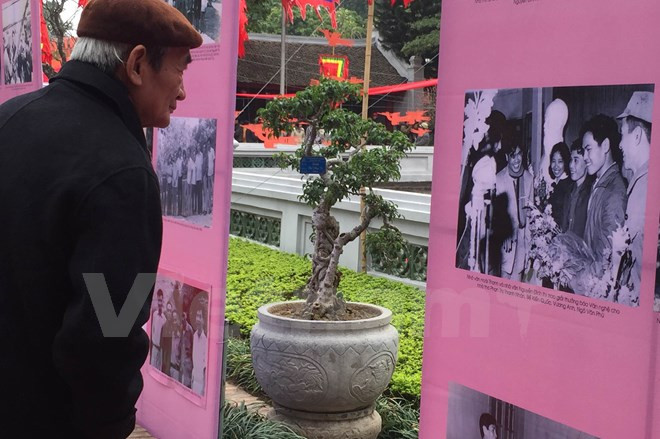 La exposición "60 años de la Asociación de Escritores de Vietnam" (Fuente: VNA)