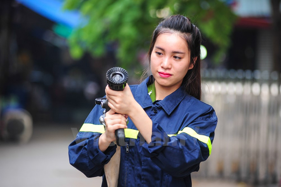 Nguyen Thi Phuong Thao reveló que recibe mucha asistencia de los colegas masculinos, por eso ella siempre se esfuerza en cumplir sus responsabilidades y ayudar a otras personas.