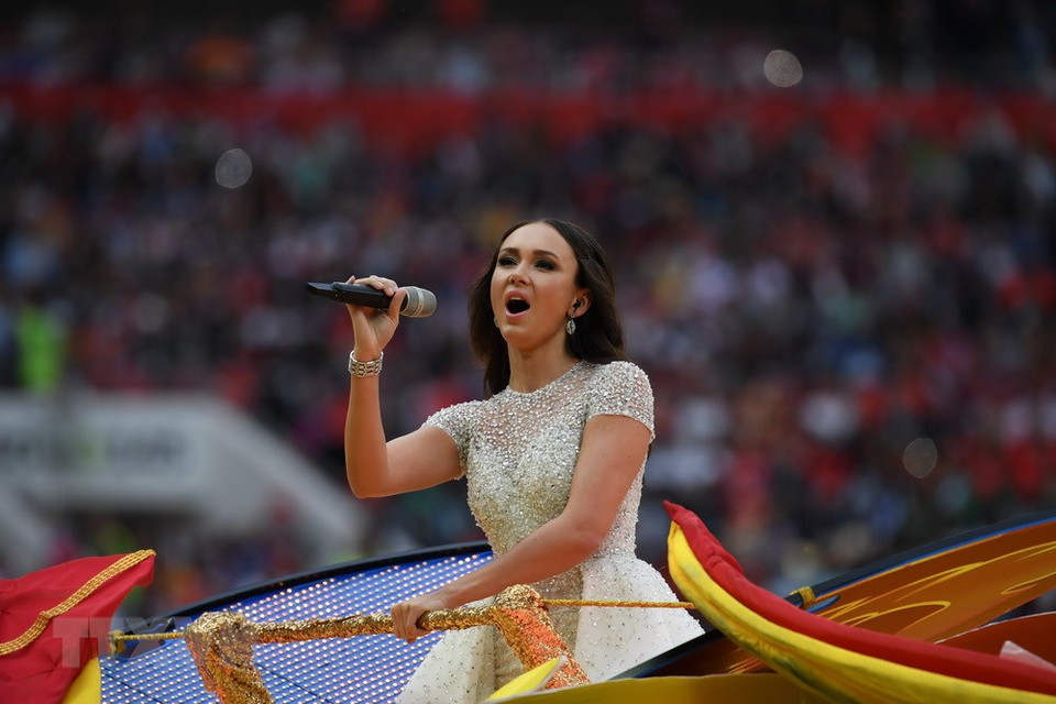 Cantante rusa Aida Garifullina actúa en la ceremonia (Fuente: VNA)