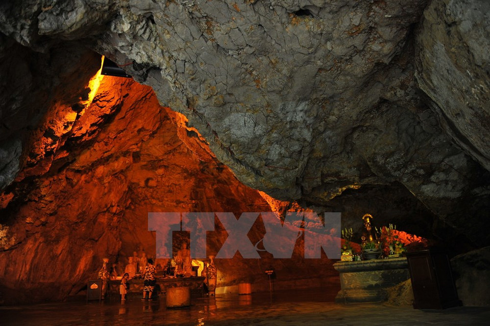 En la cueva se encuentran lugares dedicados al buda y santos (Fuente: VNA)