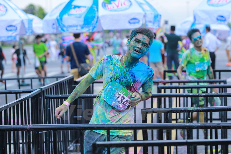 Una de las primeras personas en alcanzar el destino. (Fuente: VNA)