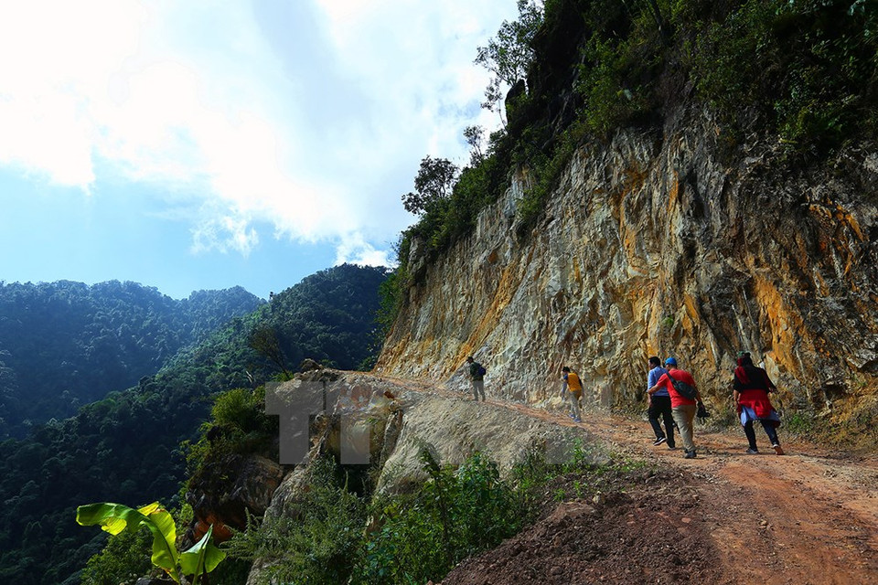 En los últimos años, se abrieron nuevas rutas para facilitar los viajes (Fuente: VNA)