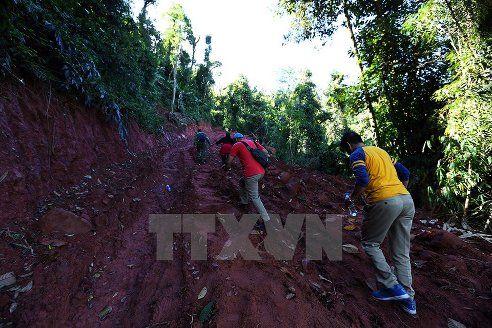 Los viajeros deben superar un sendero empinado y sinuoso (Fuente: VNA)