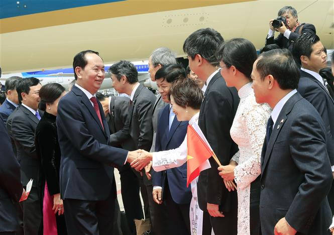 El mandatario fue recibido por el secretario de Estado de Asuntos Exteriores, Kazuyuki Nakane, el embajador nipón en Hanoi, Kunio Umeda, y su esposa, entre otros funcionarios del Ministerio de Relaciones Exteriores y del Palacio Imperial de Japón (Fuente: VNA)