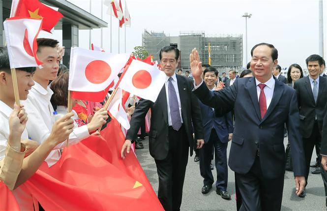 El presidente de Vietnam, Tran Dai Quang, y su esposa llegaron a Japón, para iniciar una visita estatal de cinco días, en momentos en que las dos naciones celebran el 45 aniversario de las relaciones bilaterales (Fuente: VNA)
