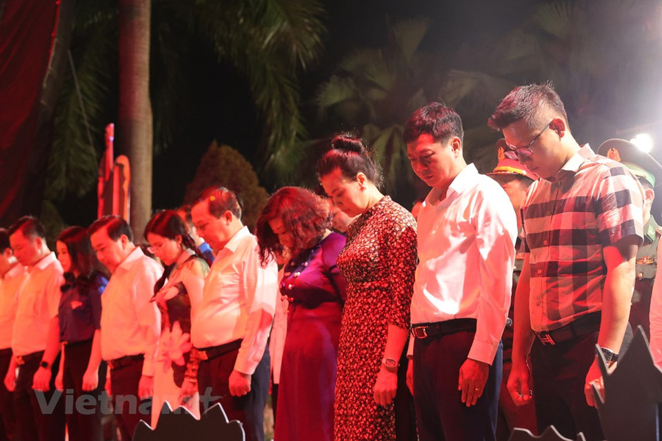 Con base en ese reconocimiento, las políticas para personas con méritos revolucionarios en Vietnam son cada vez mejores. El 16 de febrero de 1947, el presidente Ho Chi Minh firmó el Decreto número 20/SL sobre los mecanismos de pensión y beneficios por muerte de los soldados. Ahora, el espíritu de dicha norma sobre las prestaciones a los inválidos de guerra, mártires y personas con méritos revolucionarios ha sido concretado por el Partido y el Estado a través de leyes y políticas preferenciales, las cuales se implementan de manera uniforme en todo el país. Después de 75 años, estos mecanismos se han complementado y ajustado a las condiciones socioeconómicas de cada período (Fuente: Vietnam+)