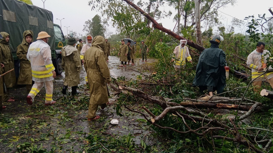 Las fuerzas funcionales de la provincia central de Quang Nam superan las consecuencias de la tormenta Noru (Fuente: VNA)