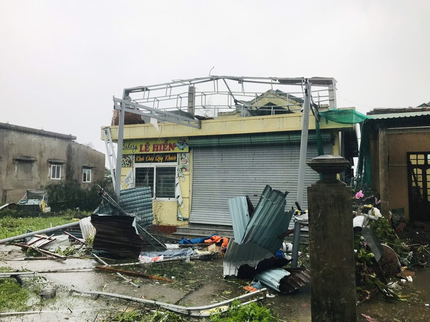 A muchas tiendas y casas en la ciudad de Cua Viet les volaron los techos (Fuente: VNA)