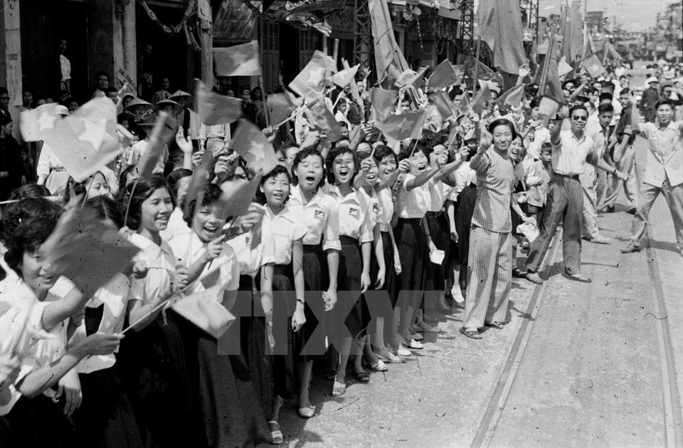 Los hanoyenses recibieron a soldados en 10 de Octubre de 1954 (Fuente: VNA)