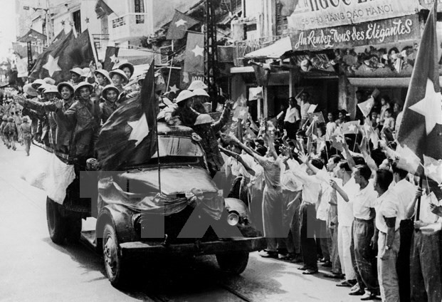 Nhập mô tả cho ảnhTropas de Ejército de Liberación entraron a la capital (Fuente: VNA)