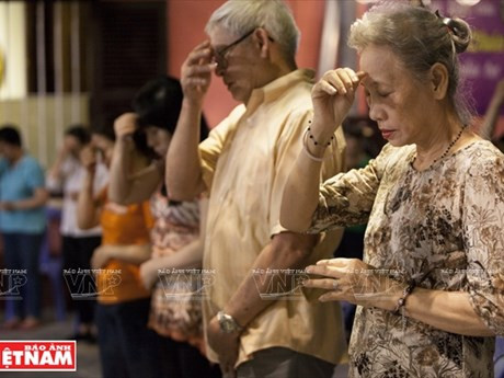 El número de los seguidores que practican su religión en la parroquia de Tan Dinh asciende hoy a seis mil 500 personas (Fuente: VNA)
