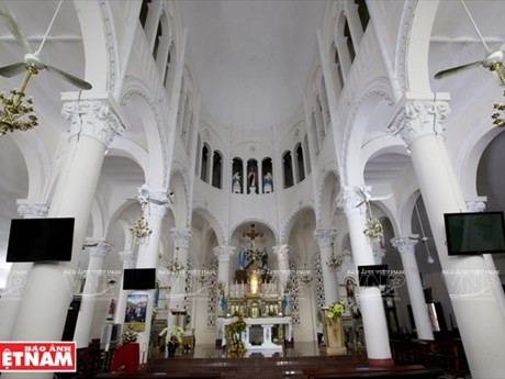 Dentro de la iglesia (Fuente: VNA)