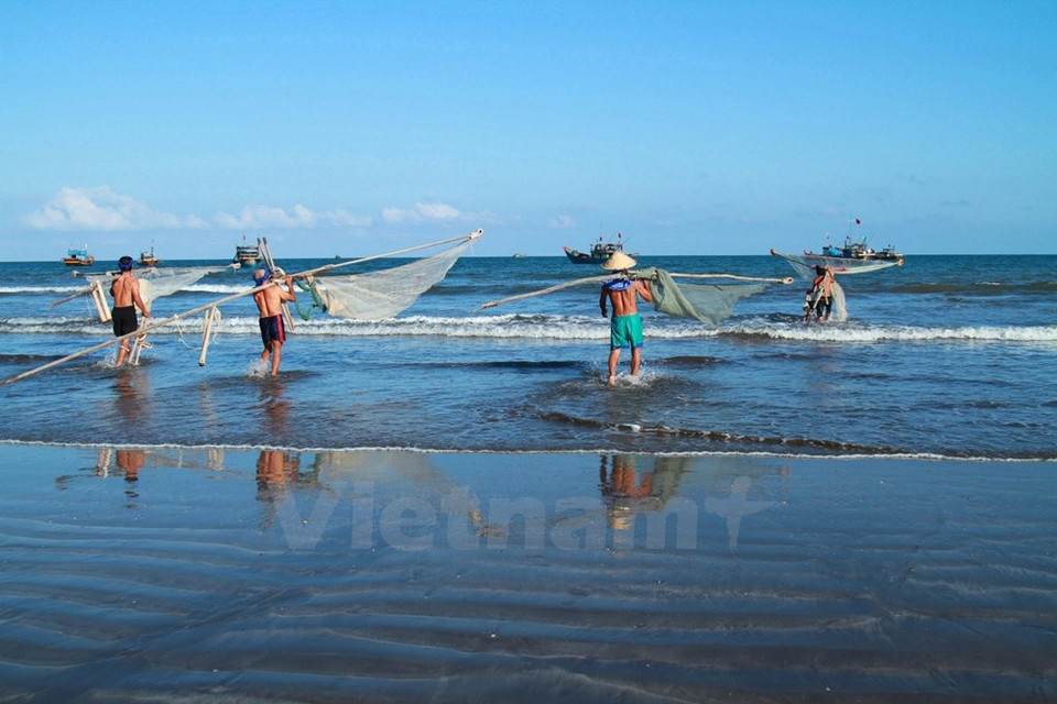 Los lugareños dicen que la temporada tiene lugar cuando el mar se tranquiliza, y alcanza el culmen en el primer mes lunar.