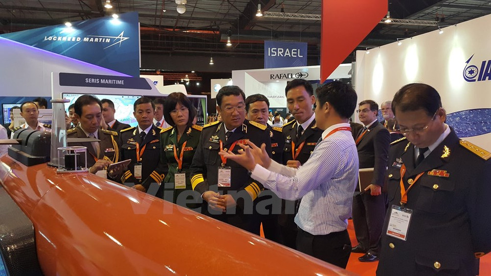 Modelo de buque no tripulado en el stand de Vietnam (Fuente: VNA)