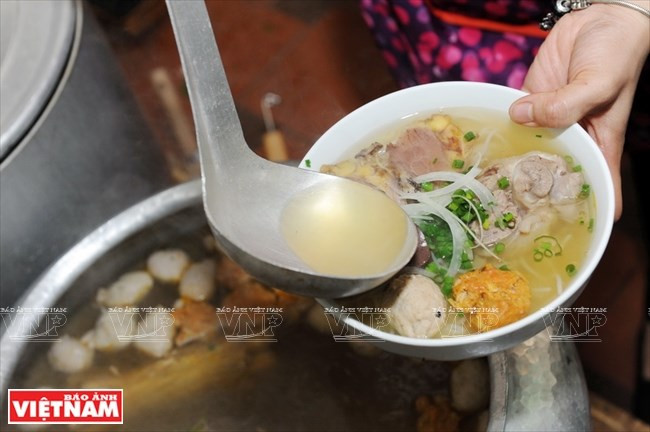  La sopa para Bun BoHue no es como ninguna otra sopa(Fuente: VNA)