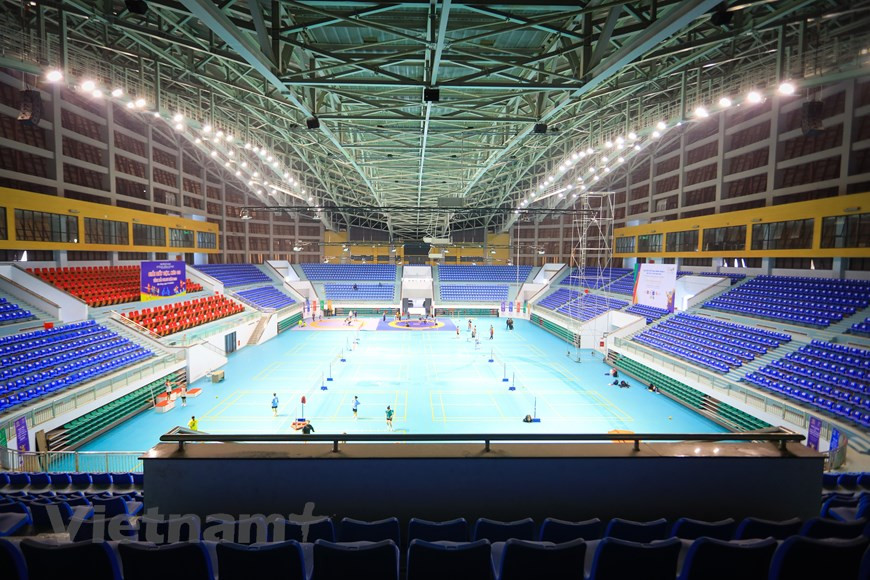 El evento bienal estaba inicialmente programado para fines de 2021, pero se retrasó debido al impacto de la pandemia. En los SEA Games 30, en 2019, Vietnam ocupó el segundo lugar en la clasificación de medallas, con 98 oros, 85 platas y 105 bronces, por detrás del país anfitrión, Filipinas. Actualmente, el equipo vietnamita de bádminton también está practicando en el gimnasio de Bac Giang. Esto constituye una ventaja para el equipo al poder ejercitarse en el punto oficial del partido. La provincia de Bac Giang se ubica en la región noreste del país, situada a 50 kilómetros al este de Hanoi. La provincia cubre tres mil 895 kilómetros cuadrados y, a partir de 2019, su población pasó a ser de un millón 803 mil 950 personas (Fuente: Vietnam+)