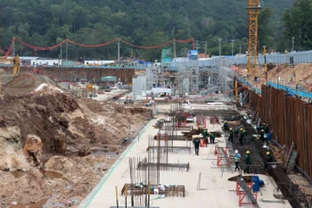 Sitio de construcción del proyecto del Centro de Convenciones APEC 2027 y obras funcionales (Foto: VNA)