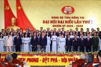 Presentación del Comité Ejecutivo del Comité partidista de la provincia de Dong Nai para el período 2025-2030 (Foto: VNA)