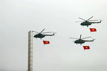 Helicópteros y aviones de combate realizan ensayo en el cielo de Ciudad Ho Chi Minh