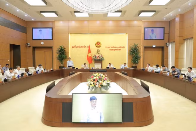 quang-canh-phien-hop.jpg