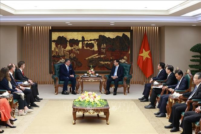 El viceprimer ministro de Vietnam Bui Thanh Son recibe al comisario de Comercio y Seguridad Económica de la Unión Europea, Maros Sefcovic y a la delegación de la UE que se encuentra en una visita de trabajo en el país. (Foto: VNA) uuidb4f071f7-c5f5-4c1d-aa8e-df1bba018d33code001library1type1mode1loctruecaptrue.jpg