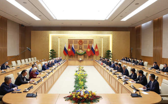 El primer ministro de Vietnam, Pham Minh Chinh, recibie al presidente de la Duma Estatal de Rusia, Vyacheslav Volodin. (Foto: VNA) vna-potal-thu-tuong-hoi-kien-chu-tich-duma-quoc-gia-quoc-hoi-lien-bang-nga-8303455.jpg