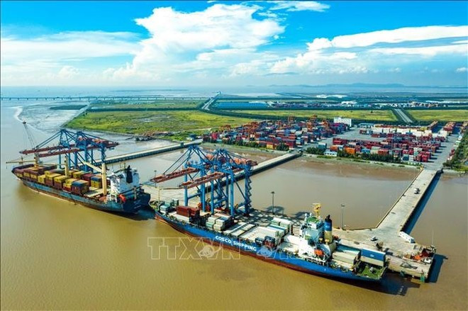 Descarga de mercancías en el Puerto de Hai Phong - Imagen ilustrativa (Foto: VNA) economic-growth-1.jpg