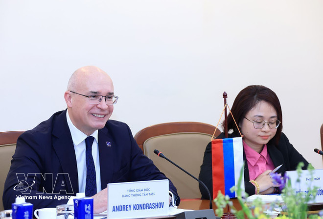 vnanet-hoi-dam-giua-tong-giam-doc-va-tong-giam-doc-hang-thong-tan-tass-lien-bang-nga-8605460.jpg