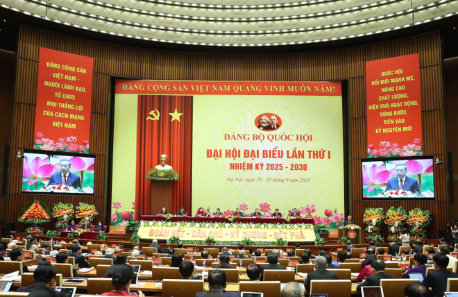 Durante su discurso en la primera Asamblea del Partido del órgano legislativo, el secretario general del Partido Comunista de Vietnam, To Lam, pidió fortalecer el carácter partidista en las actividades de la Asamblea Nacional. (Foto: VNA) vna-potal-tong-bi-thu-du-dai-hoi-dai-bieu-dang-bo-quoc-hoi-lan-thu-nhat-8295693.jpg