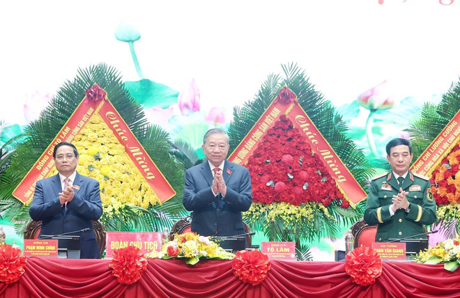 El secretario general del Partido Comunista de Vietnam, To Lam, asiste a la XII Asamblea del PCV en el Ejército Popular. (Foto: VNA) vna-potal-tong-bi-thu-to-lam-du-dai-hoi-dai-bieu-dang-bo-quan-doi-lan-thu-xii-8306516.jpg