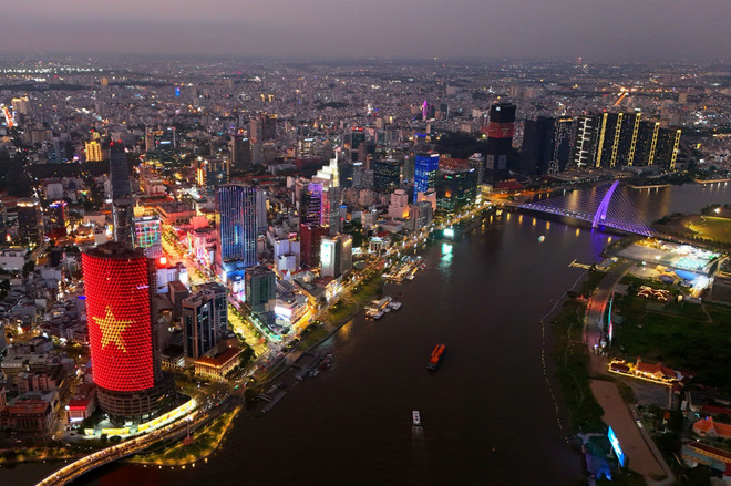 Ciudad Ho Chi Minh se está posicionando como un centro turístico tras su fusión administrativa (Foto: VNA) vna-potal-trung-tam-tai-chinh-thanh-pho-ho-chi-minh-dat-tai-phuong-sai-gon-ben-thanh-va-khu-thu-thiem-8157055-1.jpg