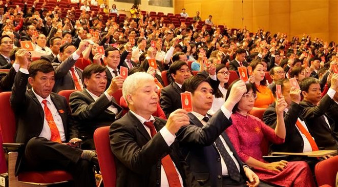 Durante la Asamblea, se aprbó la Resolución que fija las principales metas del nuevo mandato (Foto: VNA) vna-potal-tien-toi-dai-hoi-xiv-cua-dang-be-mac-dai-hoi-dai-bieu-dang-bo-tinh-gia-lai-nhiem-ky-2025-2030-8316612.jpg