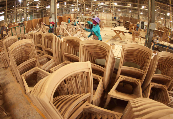 Producción de muebles en provincia vietnamita de Binh Duong. (Foto: VNA) vna-potal-kim-ngach-xuat-khau-do-go-cua-binh-duong-tang-18-7770576.jpg