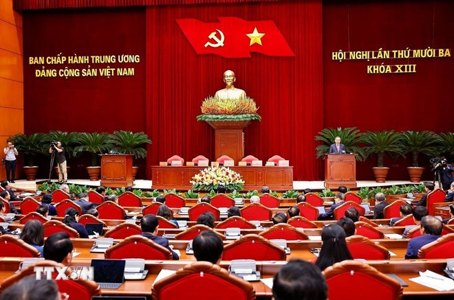 En el XIII pleno del Comité Central del Partido Comunista de Vietnam, el secretario general To Lam destaca que el modelo funciona sin contratiempos y que los servicios públicos siguen mejorando con un enfoque centrado en la gente y las empresas. (foto: VNA) tinh-gon-bo-may-1210-2.jpg