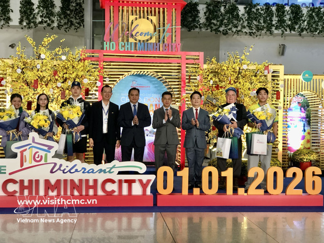 vnanet-potal-thanh-pho-ho-chi-minh-don-doan-khach-du-lich-dau-tien-nam-2026-8507075-1.jpg