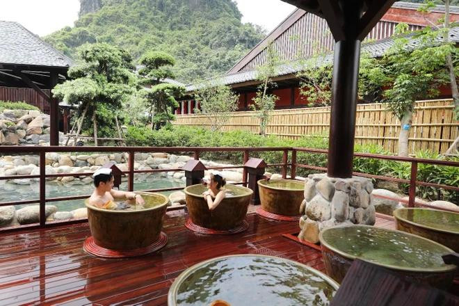 Yoko Onsen Quang Hanh es un complejo turístico en medio de un magnífico paisaje natural. yoko-onsen-quang-hanh-2986.jpg.webp