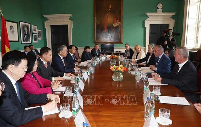Panorama del encuentro entre el secretario general del Partido Comunista y presidente de Vietnam, To Lam, y el titular del Senado (Seanad Éireann), Jerry Buttimer. (Fuente:VNA) hình_ảnh (45).jpg