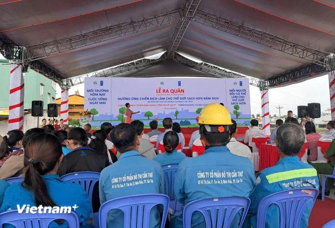 Ceremonia de lanzamiento de actividades en respuesta al Día Mundial de la Limpieza 2024 en la ciudad de Can Tho. (Foto: Vietnam+) thu-gom-rac-10-739.png.webp