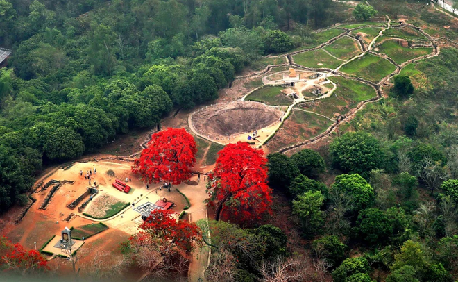 Entre el 30 de abril y el 7 de mayo, la provincia recibió a más de 370 mil turistas que acudieron a conmemorar el 70º aniversario de la Victoria de Dien Bien Phu (7 de mayo), especialmente la reliquia colina A1. (Fuente:Vietnamplus) Sin título.pngok.png