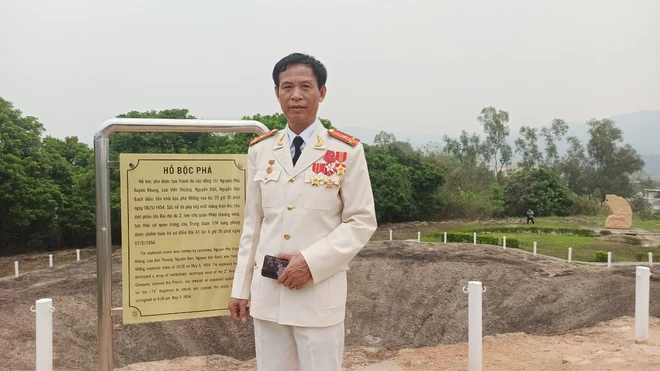 Pham Duc Chinh, ex oficial de policía de la ciudad norteña de Hai Phong, expresó gran felicidad durante su primera visita a Dien Bien. (Fuente:Vietnamplus) Sin título.pngok.png