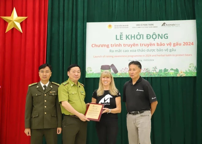 Lanzamiento del programa "Protección del Oso 2024" en Hanoi. (Foto: Vietnam+) bh gau ok.jpg